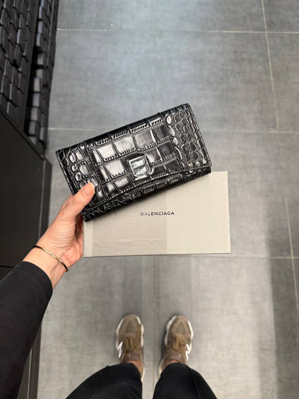 Balenciaga Hourglass Black Crocodile Wallet – Image 1