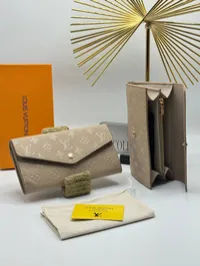 Louis Vuitton Sarah Wallet – Image 17
