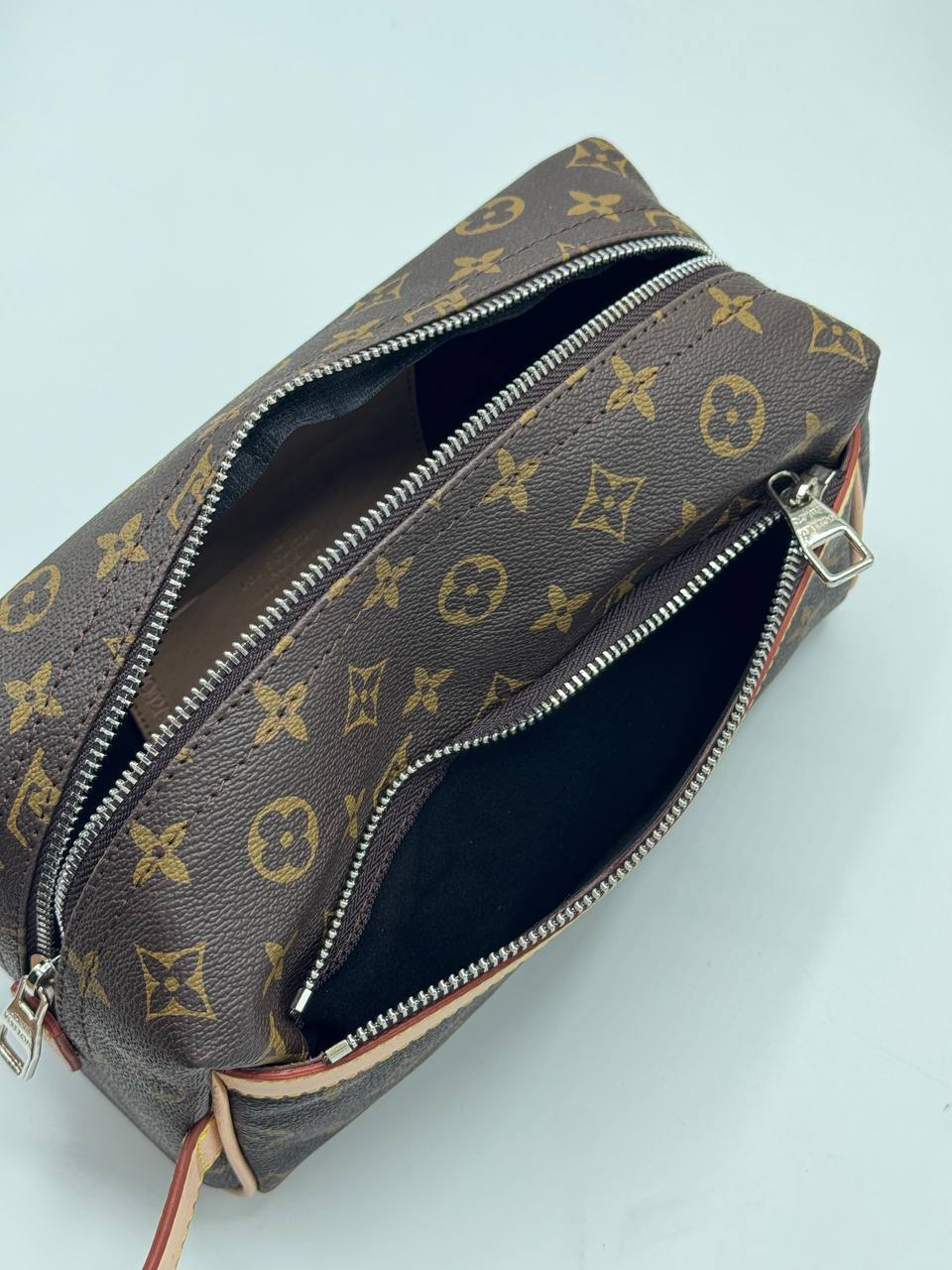 Louis Vuitton Dopp Kit – Image 5