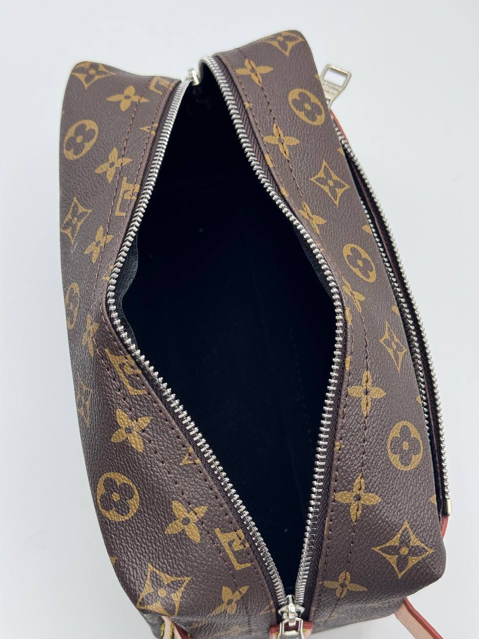Louis Vuitton Dopp Kit – Image 4