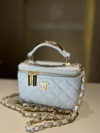 Chanel Vanity White & Gold – Image 4