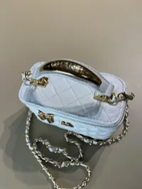 Chanel Vanity White & Gold – Image 2