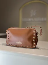 Valentino Rockstud Camel Hand Bag – Image 6