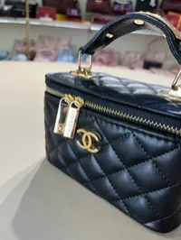 Chanel - Vanity Black & gold – Image 8