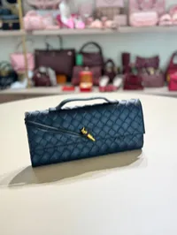 Bottega Veneta Andiamo Clutch - Black – Image 1