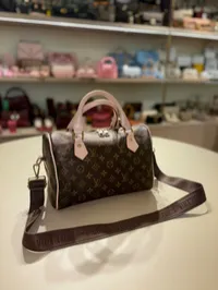 Louis Vuitton Speedy Bandouliere 25 (Classic Monogram) – Image 2
