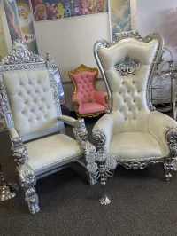 👑 Luxury Throne Chair Set (White & Silver + Pink Accent) – Image 1