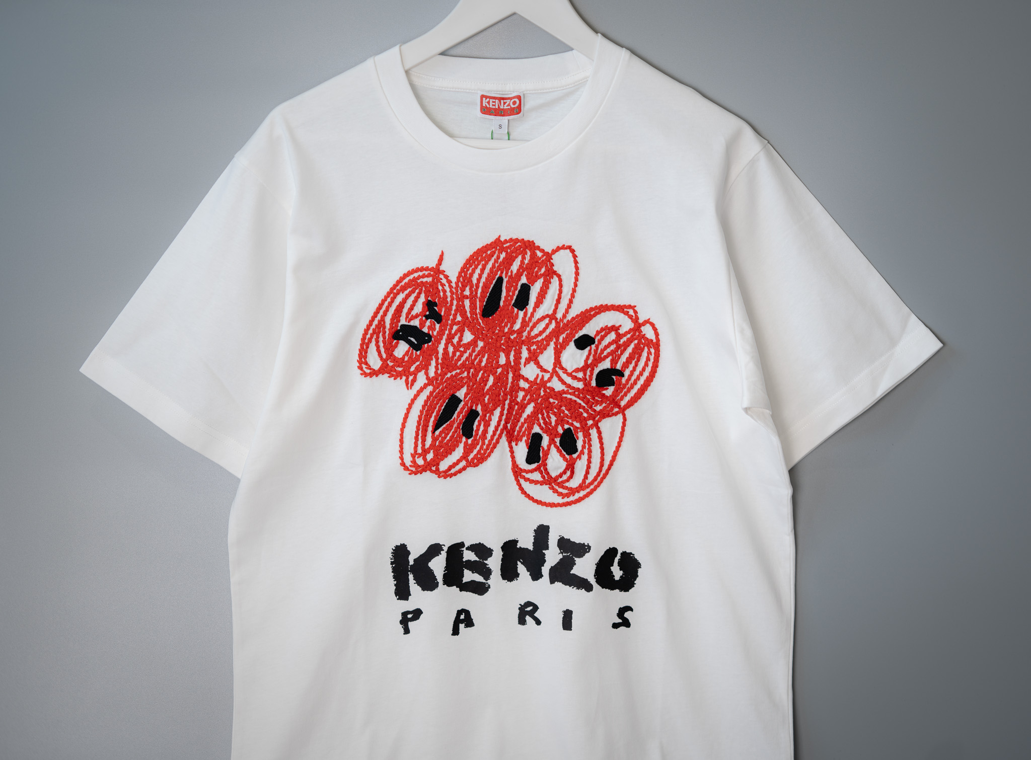 Drawn Varsity Tee – L, White
