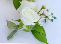 Classic White Boutonniere – Image 1