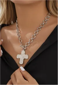 Notable Hammered Cross Toggle Necklace – Image 4