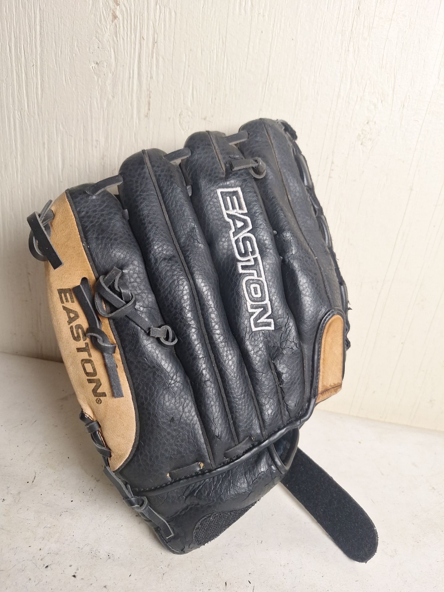 Easton Black Magic Series, softball glove – Image 4