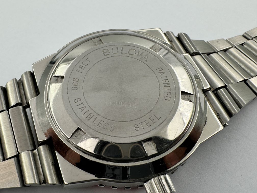 Vintage BULOVA 7526 Accutron Snorkel 666 Feet Bakelite Bezel Cal 2182G - 40 mm – Image 9