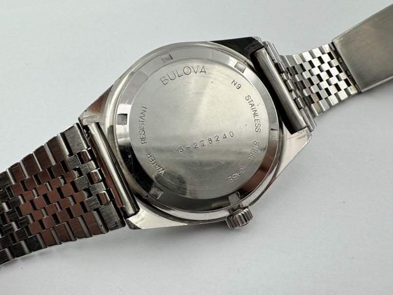 Vintage BULOVA 12095 Diver Automatic Black Tapisserie Dial Cal 11 AOACB - 38 mm – Image 3