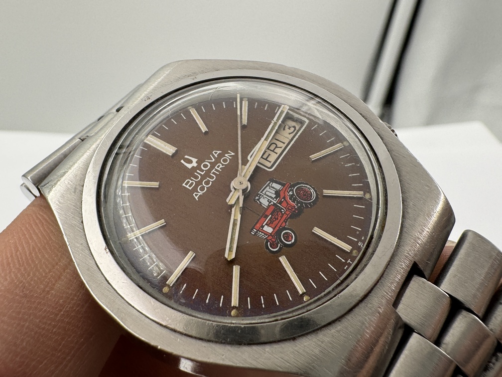 Vintage BULOVA Accutron 7751 International Harvester Pro-Ag Line 1976 Brown - 37 mm – Image 1