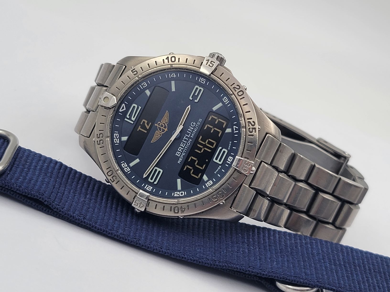 BREITLING Aerospace E65062 Repetition Minutes Blue Dial Quartz - Titanium 40 mm – Image 4