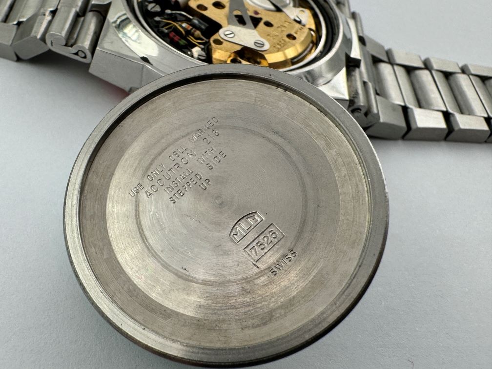 Vintage BULOVA 7526 Accutron Snorkel 666 Feet Bakelite Bezel Cal 2182G - 40 mm – Image 10
