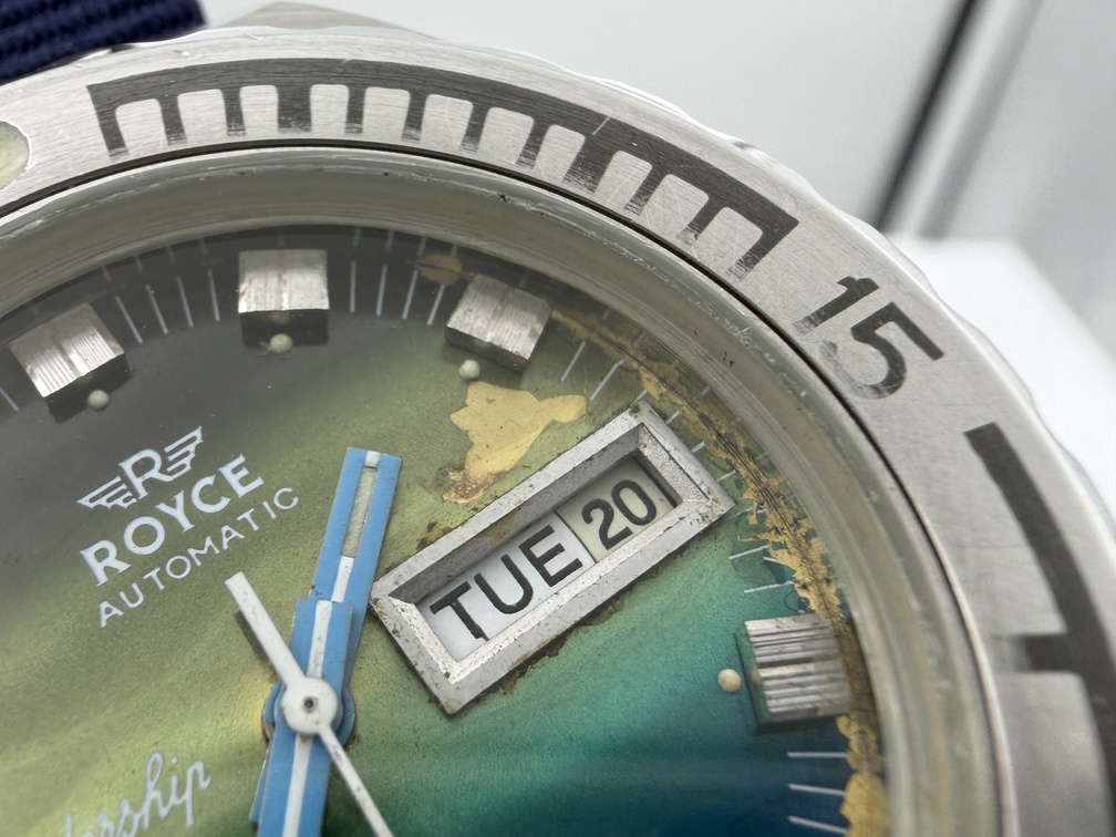 Vintage ROYCE Leadership Automatic Diver 20 ATM Cal AS 2066 Degrade Dial - 43 mm – Image 5