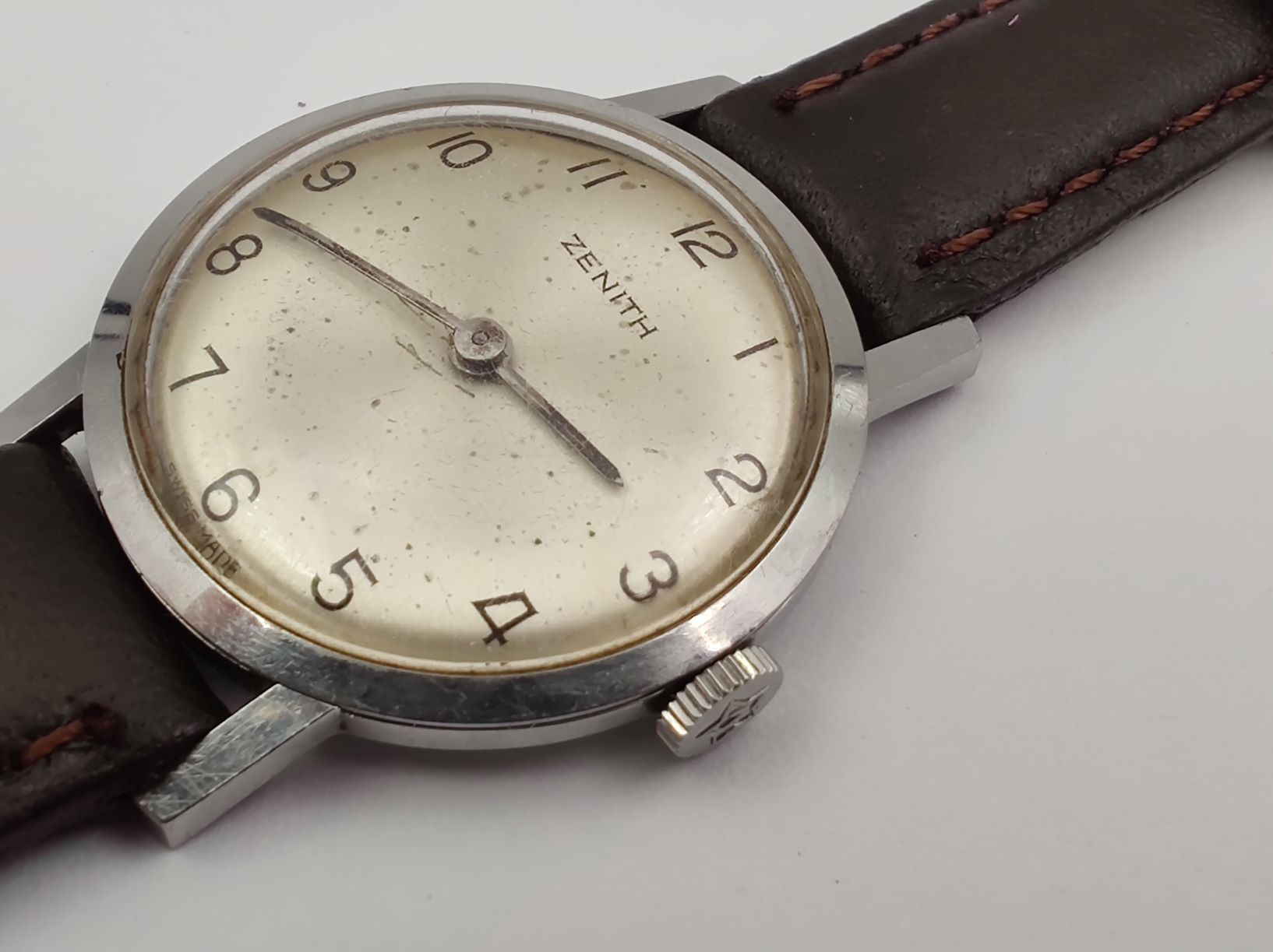 Vintage Ladies' ZENITH Hand Wind Cal 1520 Arabic Dial - NEEDS SERVICE / REPAIRS – Image 2