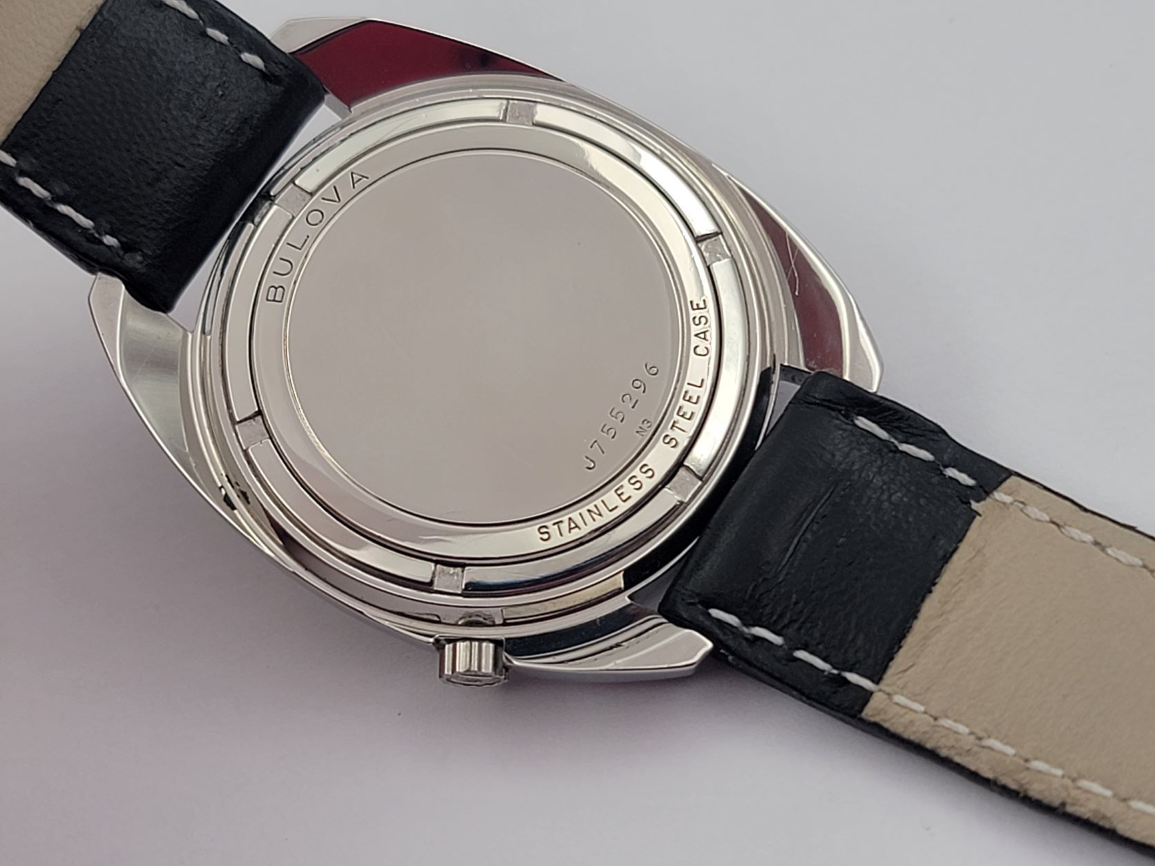 Vintage BULOVA Accutron N3 Cal 2180 MADE IN USA Red Glossy Arabic Dial - 36 mm – Image 4