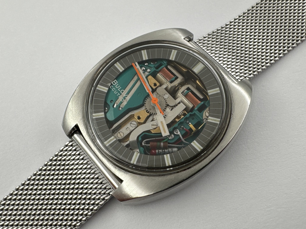Vintage BULOVA 770 Spaceview "T" Accutron All Stainless Steel Cal 2141 - 38 mm – Image 2