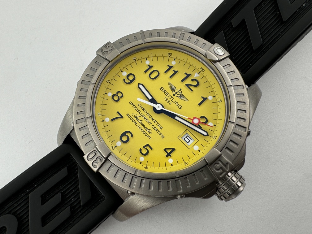 BREITLING Avenger Seawolf E17370 Titanium Yellow Dial Automatic SERVICED - 44 mm – Image 3