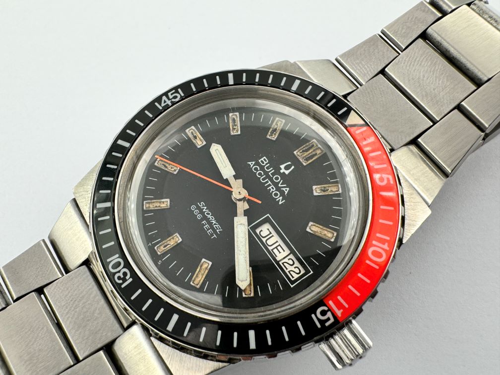 Vintage BULOVA 7526 Accutron Snorkel 666 Feet Bakelite Bezel Cal 2182G - 40 mm – Image 2