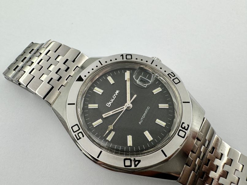 Vintage BULOVA 12095 Diver Automatic Black Tapisserie Dial Cal 11 AOACB - 38 mm – Image 1