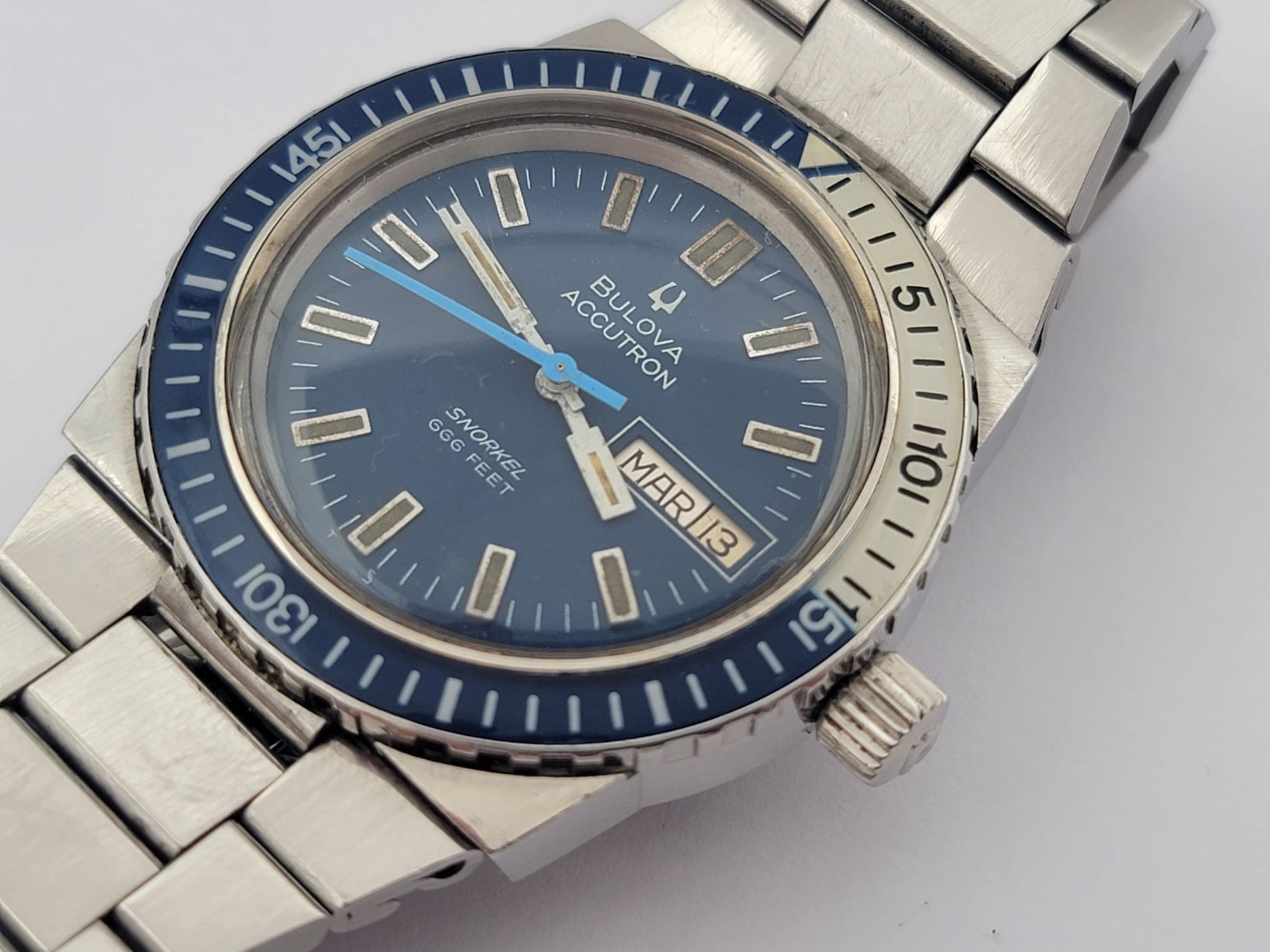 Vintage BULOVA 7526-1 Accutron Snorkel Diver 666 Feet Blue 40mm - NEEDS SERVICE – Image 2