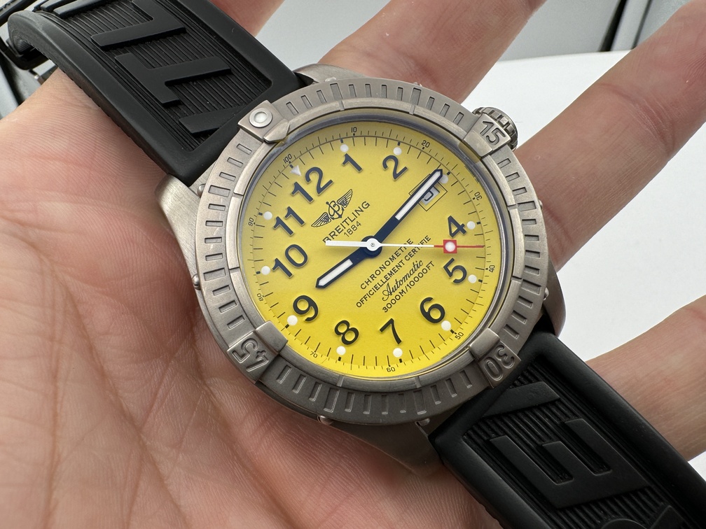 BREITLING Avenger Seawolf E17370 Titanium Yellow Dial Automatic SERVICED - 44 mm – Image 4