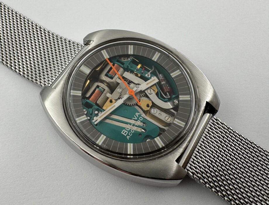 Vintage BULOVA 770 Spaceview "T" Accutron All Stainless Steel Cal 2141 - 38 mm – Image 3