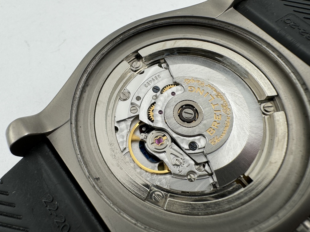 BREITLING Avenger Seawolf E17370 Titanium Yellow Dial Automatic SERVICED - 44 mm – Image 6