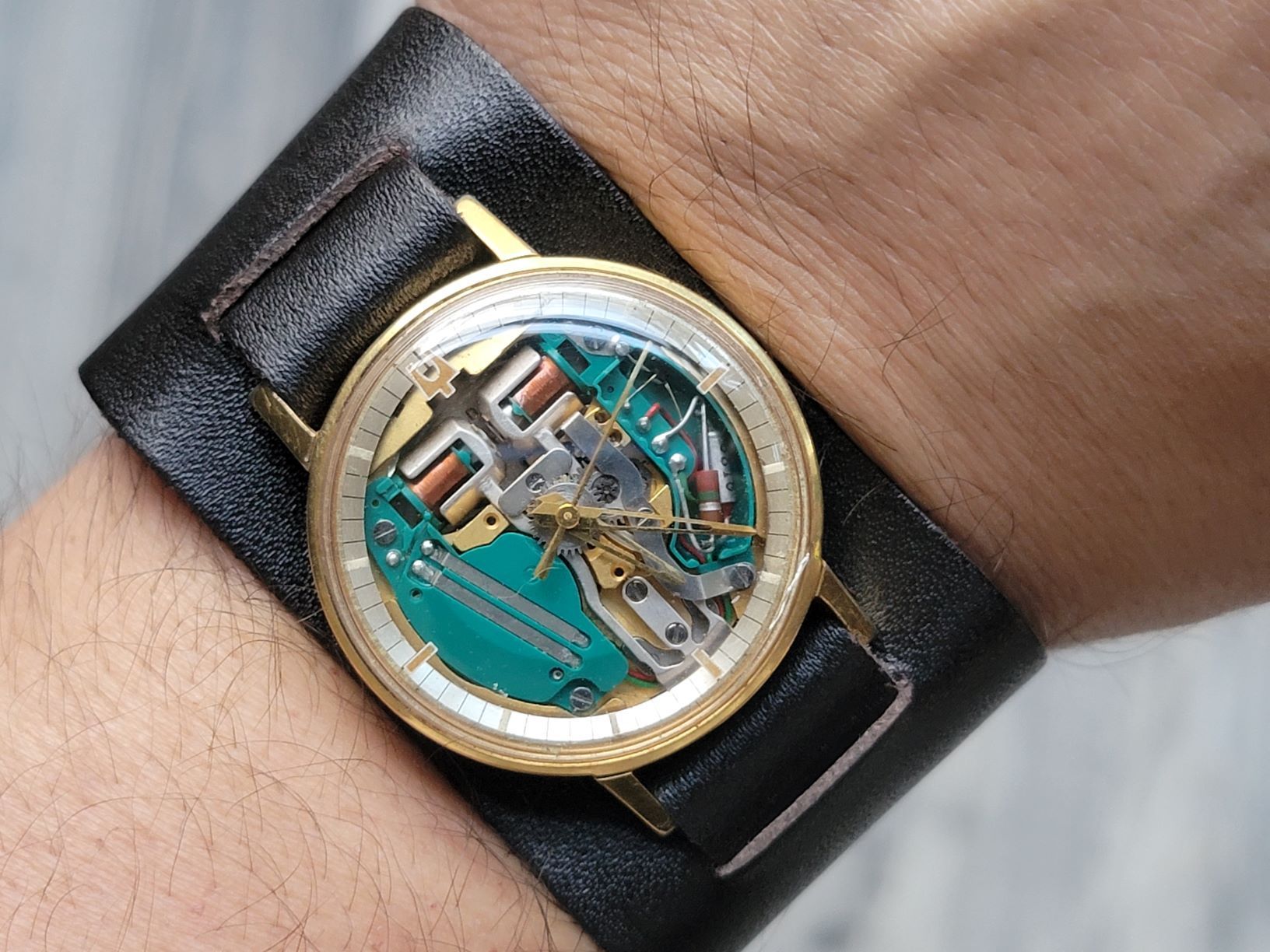 Vintage 1966 BULOVA Accutron Spaceview M6 Gold Plated 40 Microns - 35.5 mm – Image 2