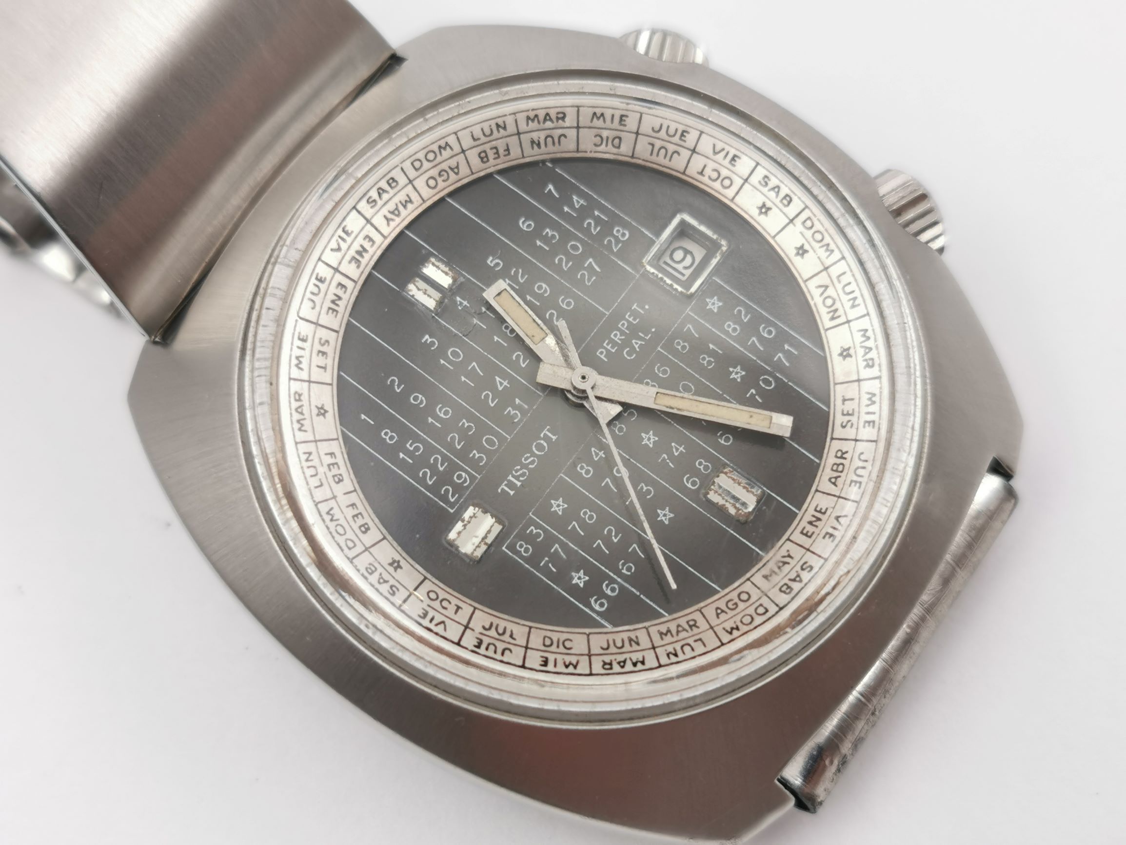 Vintage Tissot 3-72 Super Compressor Perpetual Calendar Cal 784-2 Gray - 42.5 mm – Image 1