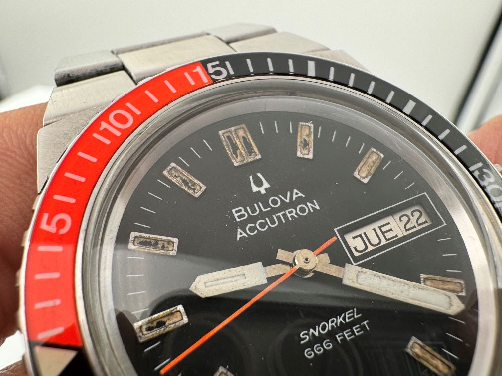 Vintage BULOVA 7526 Accutron Snorkel 666 Feet Bakelite Bezel Cal 2182G - 40 mm – Image 6