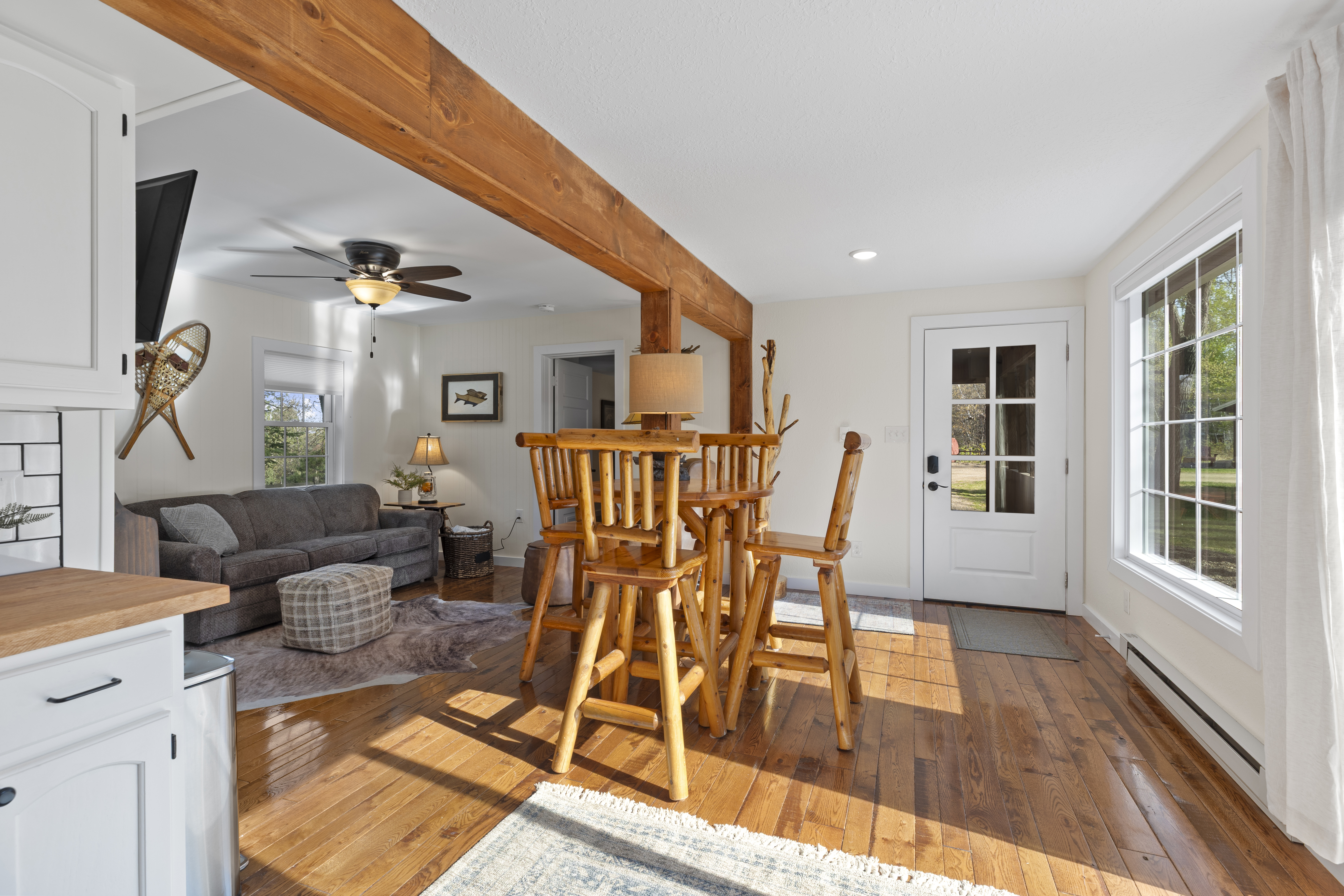 The Little Cabin: Private Queen Bedroom – Image 7