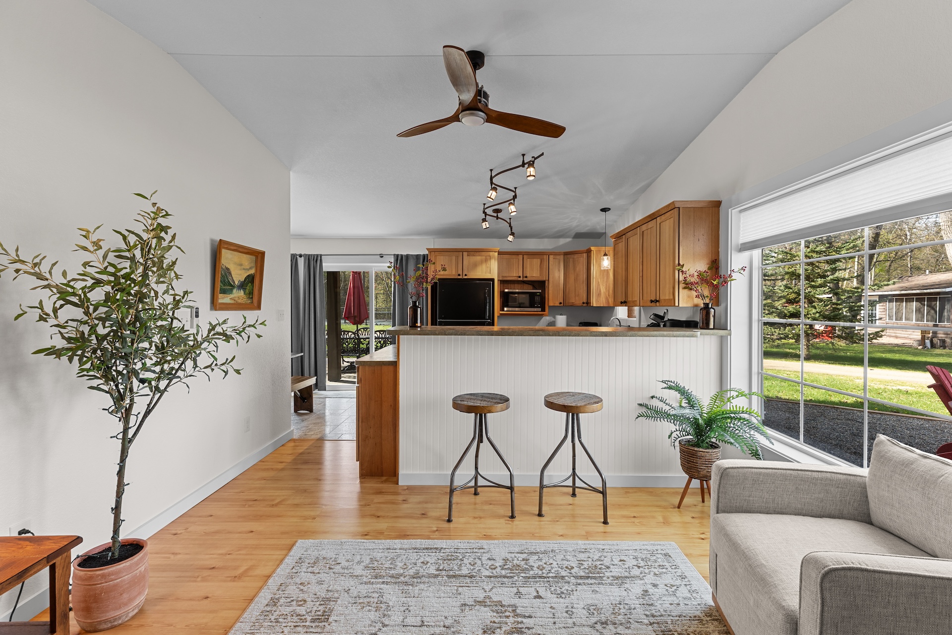 The Clubhouse: King Suite – Image 8
