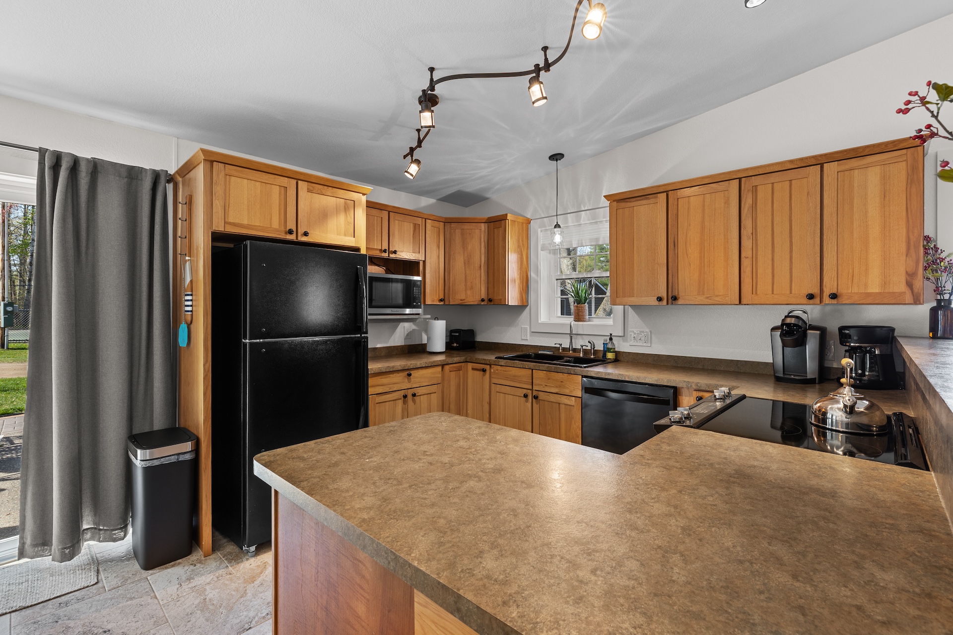 The Clubhouse: King Suite – Image 9