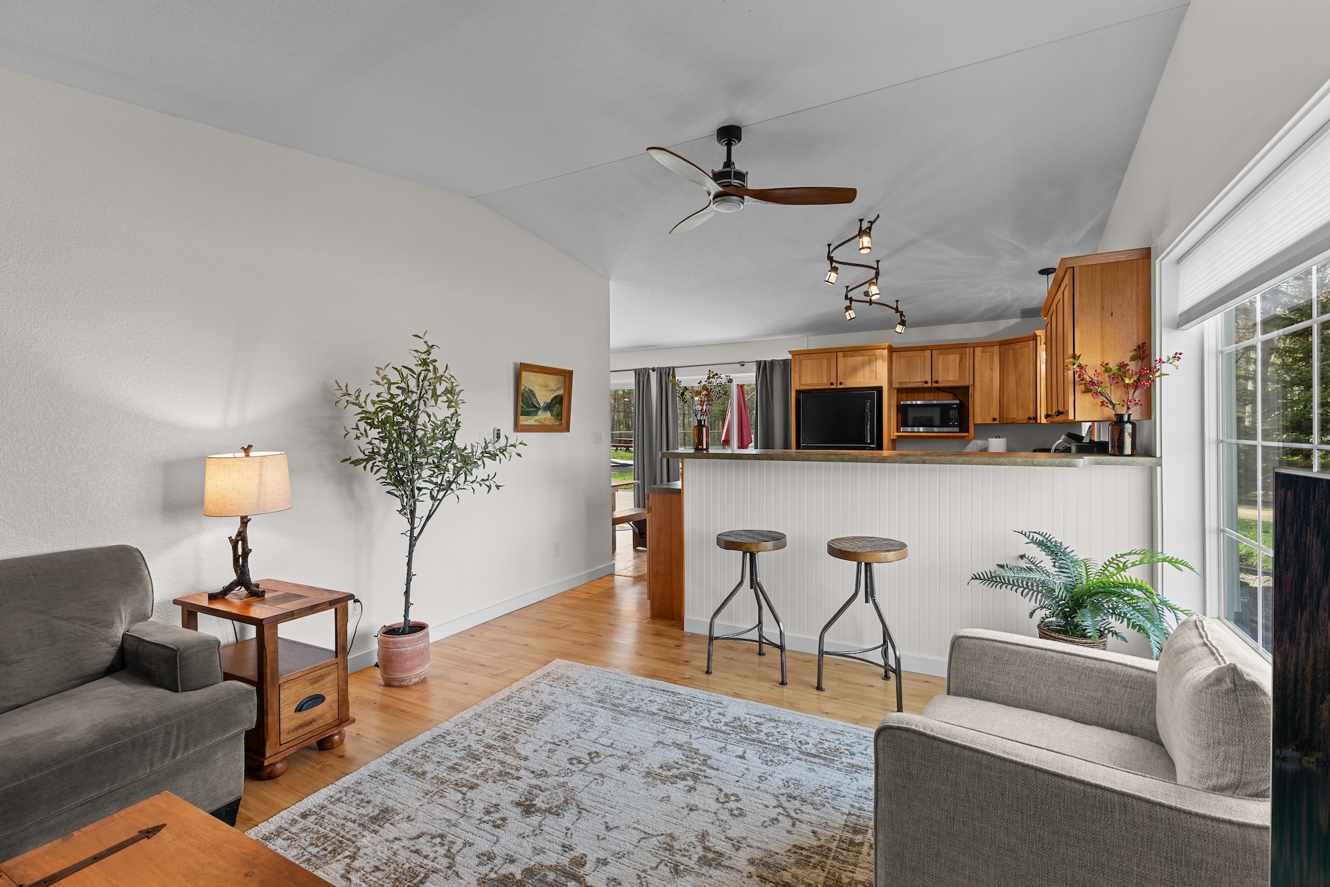 The Clubhouse: King Suite – Image 10