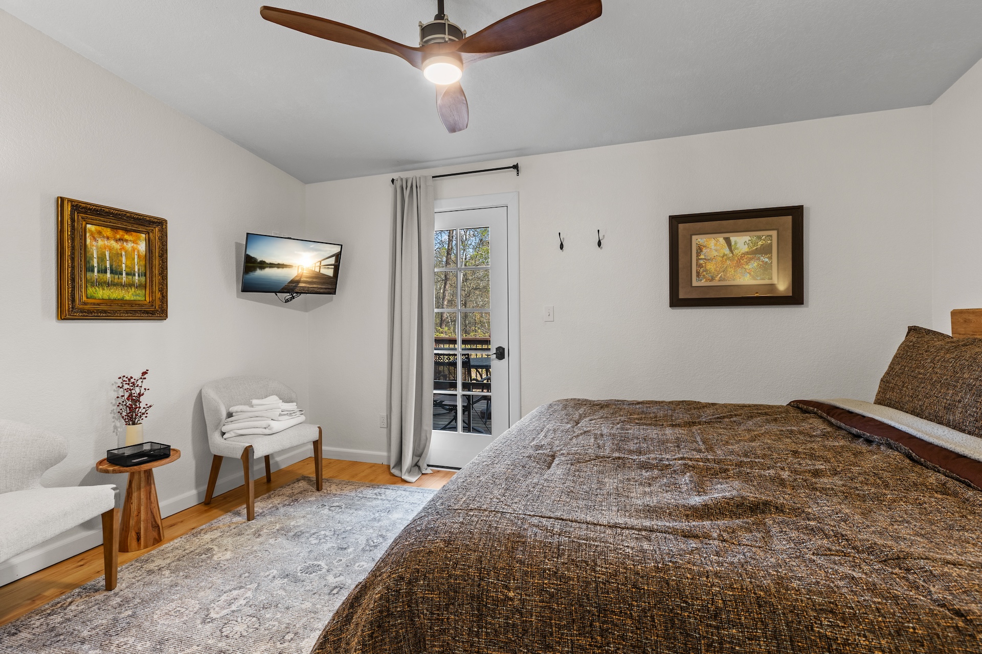 The Clubhouse: King Suite – Image 7