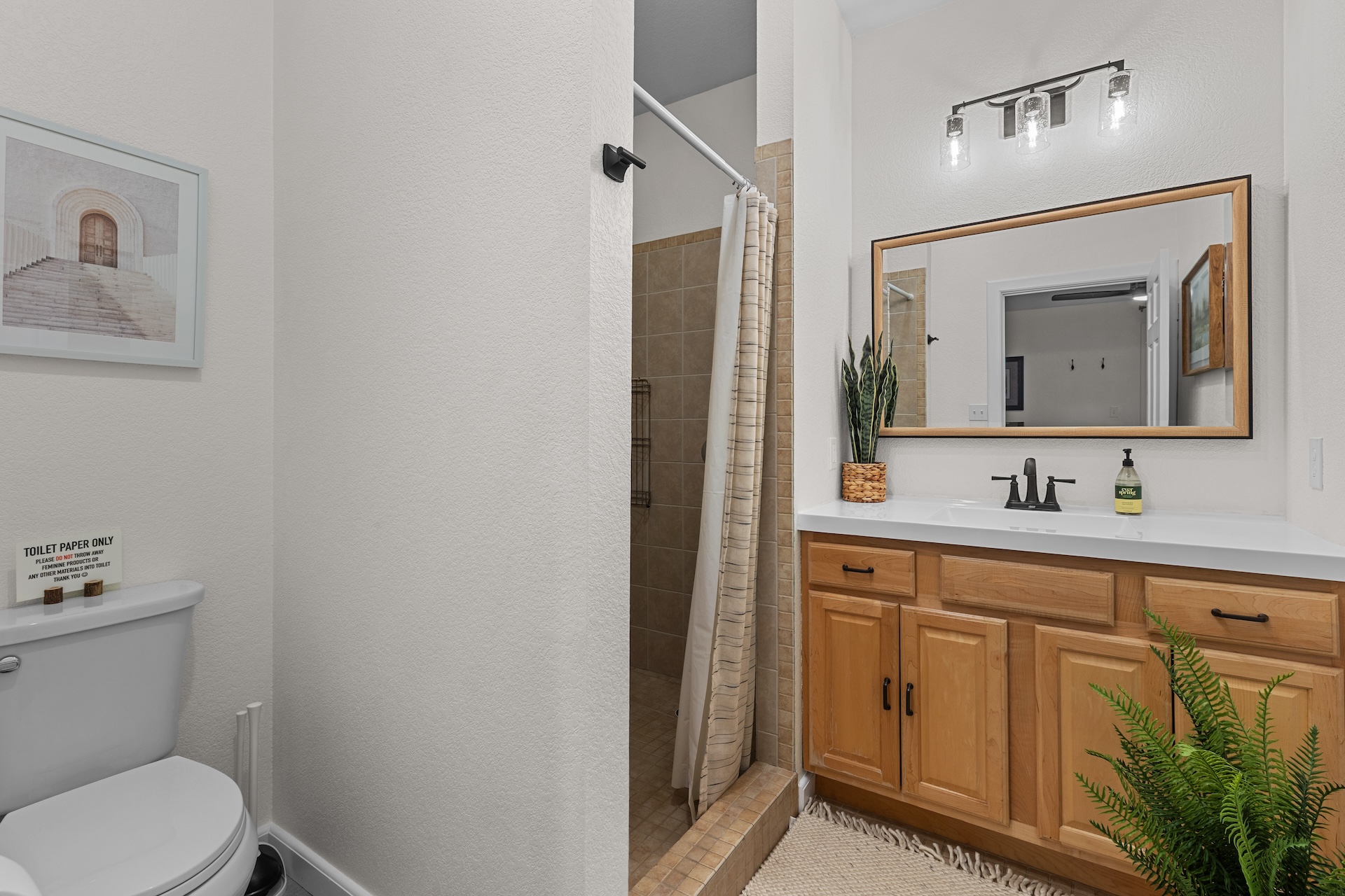 The Clubhouse: King Suite – Image 6