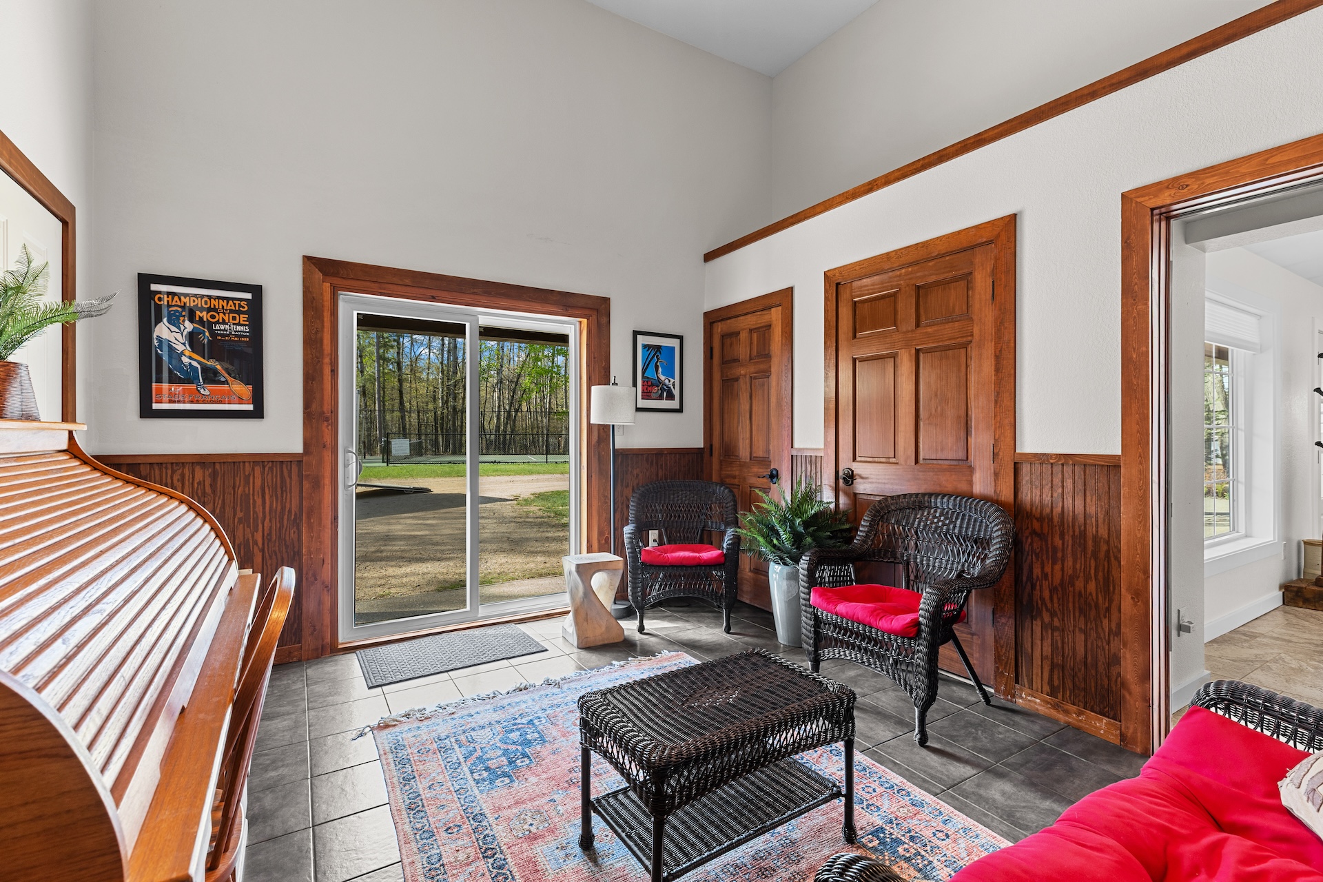 The Clubhouse: King Suite – Image 4
