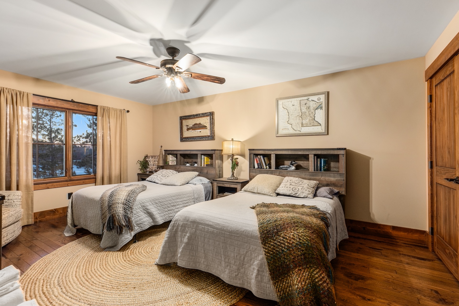 The Lodge House: Lakeside Double Queen Bedroom – Image 1