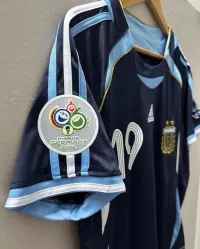 Camiseta Argentina 2006 con dorsal de Messi 		* Retro 🔥 – Image 4