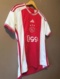 Camiseta Ajax temporada 23/24 versión fan 	* Clubes temporadas pasadas ⚽ – Image 3