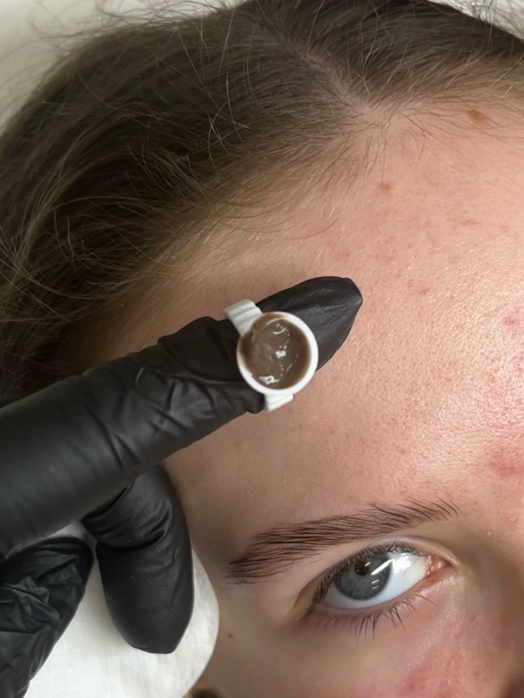 Brow Shape & Tint 1:1 Training – Image 1