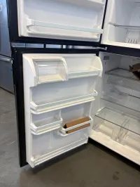 Maytag MRT118FFFE Top Freezer Refrigerator – Image 4