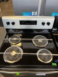 Whirlpool YWFC315S0JS Electric Range, 4.8 cu. ft. Capacity, 30 inch – Image 3