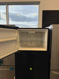 Maytag MRT118FFFE Top Freezer Refrigerator – Image 2