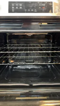 Frigidaire FCFE306CAS 30" Front Control Electric Range – Stainless Steel – Image 4