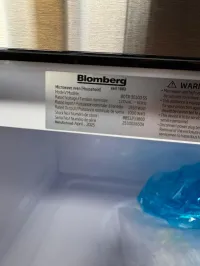 Blomberg BOTR30100SS 30" Over-the-Range Microwave – Stainless Steel – Image 5